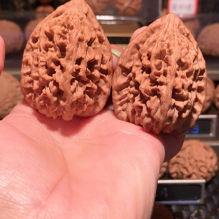 马***肉文玩核桃把件秦岭粗筋