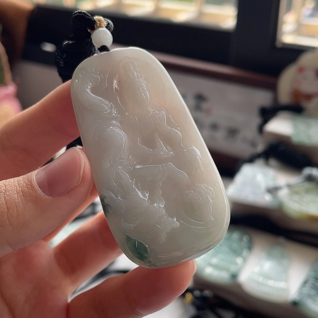 翡翠未镶嵌颈饰玉龙观音