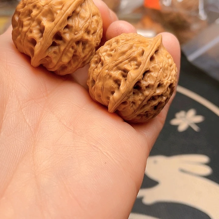 文玩核桃吊坠金牛一对