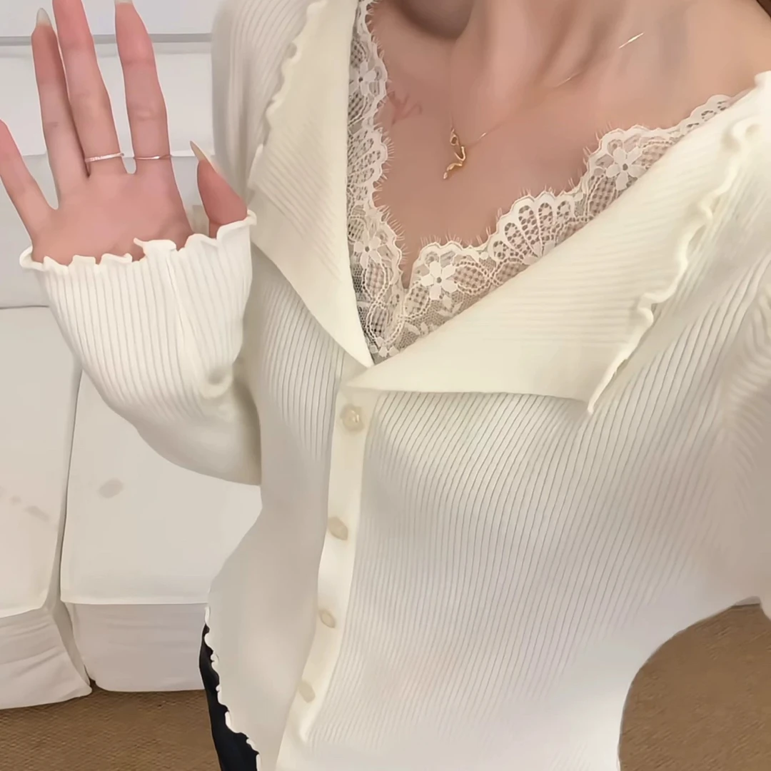 Coco 法式V领蕾丝拼接修身显瘦温柔风针织打底衫