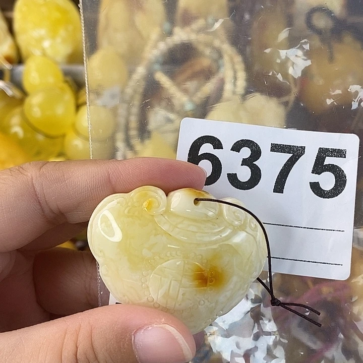 蜜蜡未镶嵌珠宝奇石