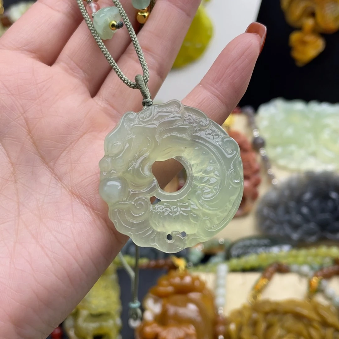 未镶嵌蛇纹石玉颈饰