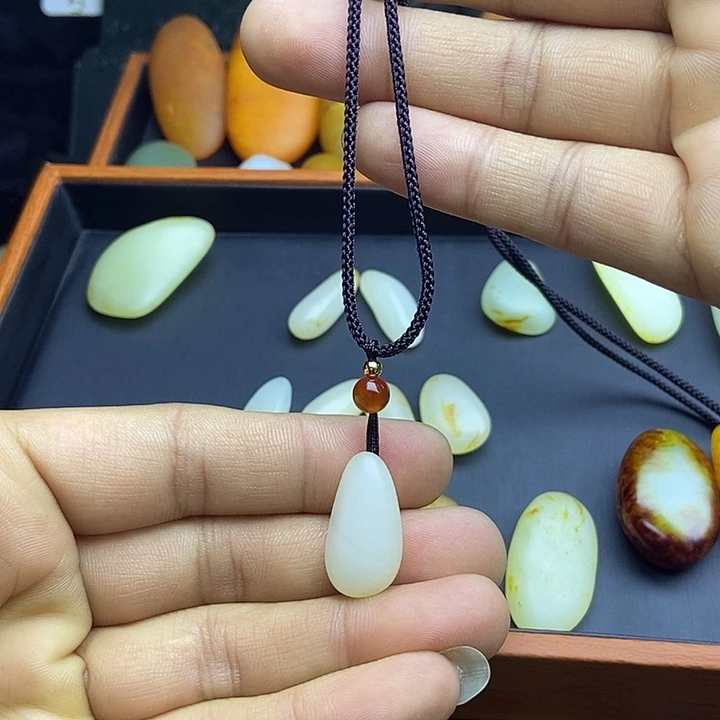 颈饰未镶嵌和田玉水****护