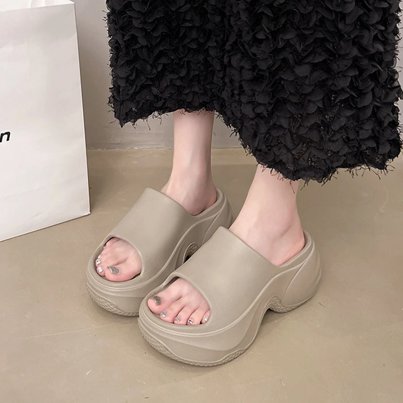 8cm厚底增高拖鞋女2025新款夏季外穿时尚轻便eva踩屎感沙滩凉拖鞋