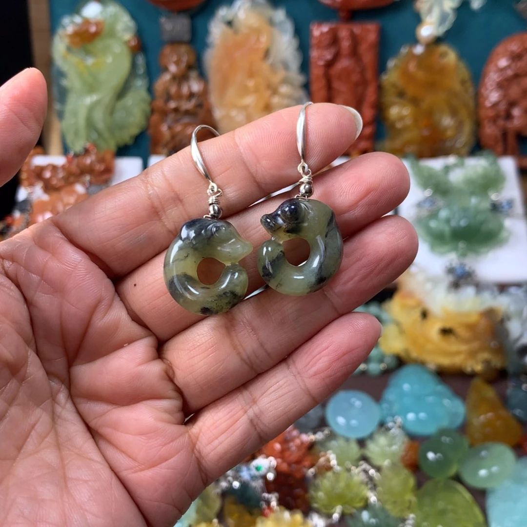 蛇纹石玉未镶嵌耳坠