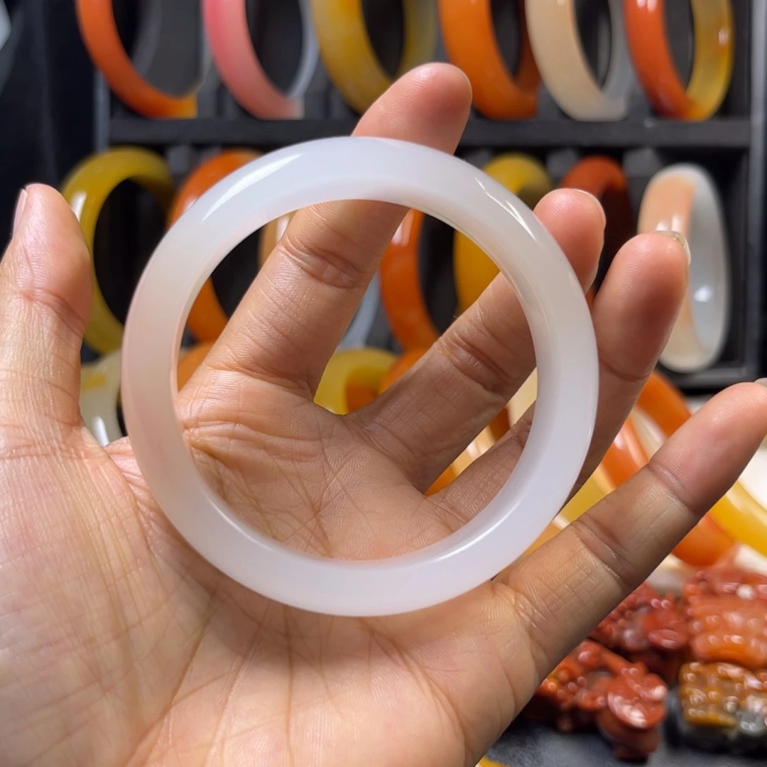 梦***天石英质玉（黄龙玉）未镶嵌颈饰566