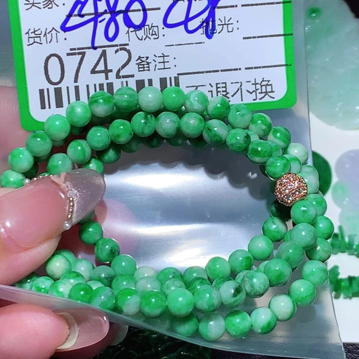 翡翠未镶嵌颈饰天*。