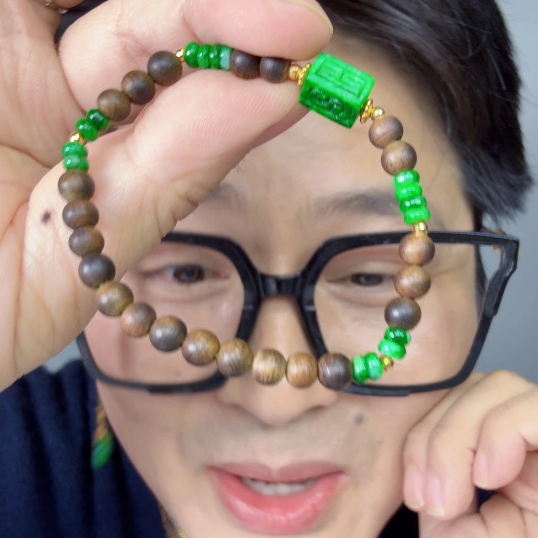 翡翠18K金镶嵌颈饰一件
