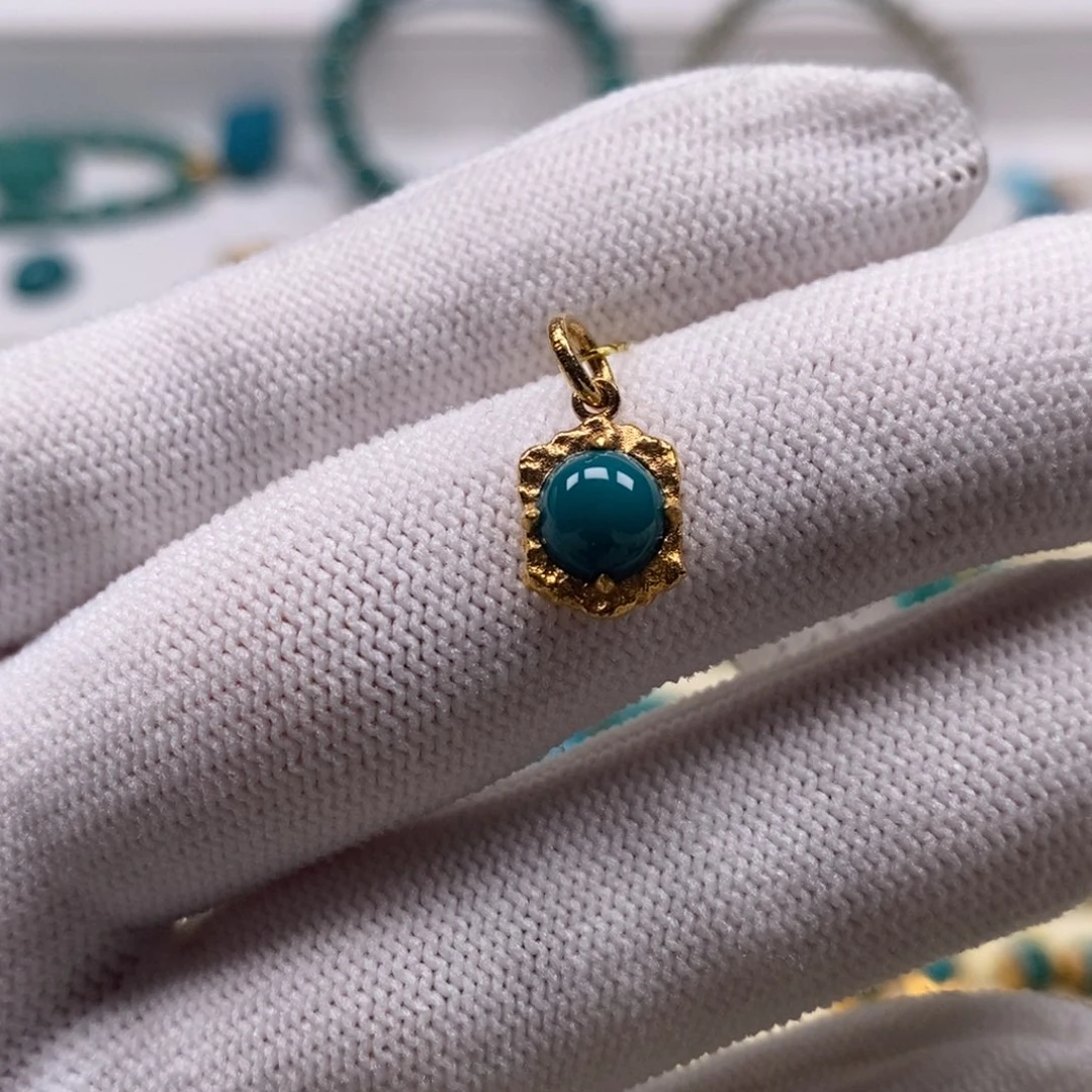 绿松石18K金镶嵌珠宝奇石侧挂8.2mm