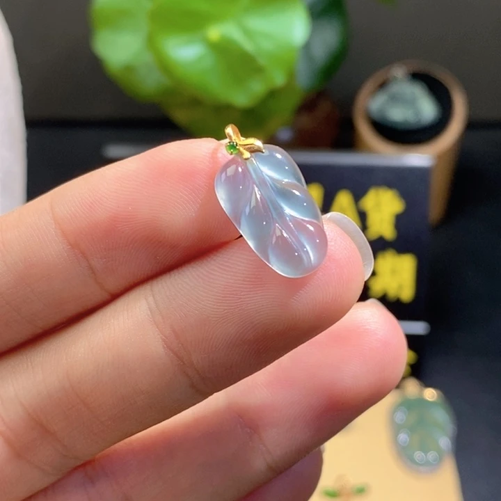 颈饰未镶嵌翡翠吊坠