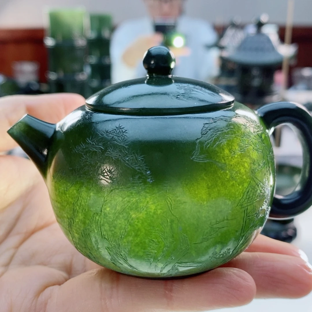 未镶嵌和田玉摆件微瑕