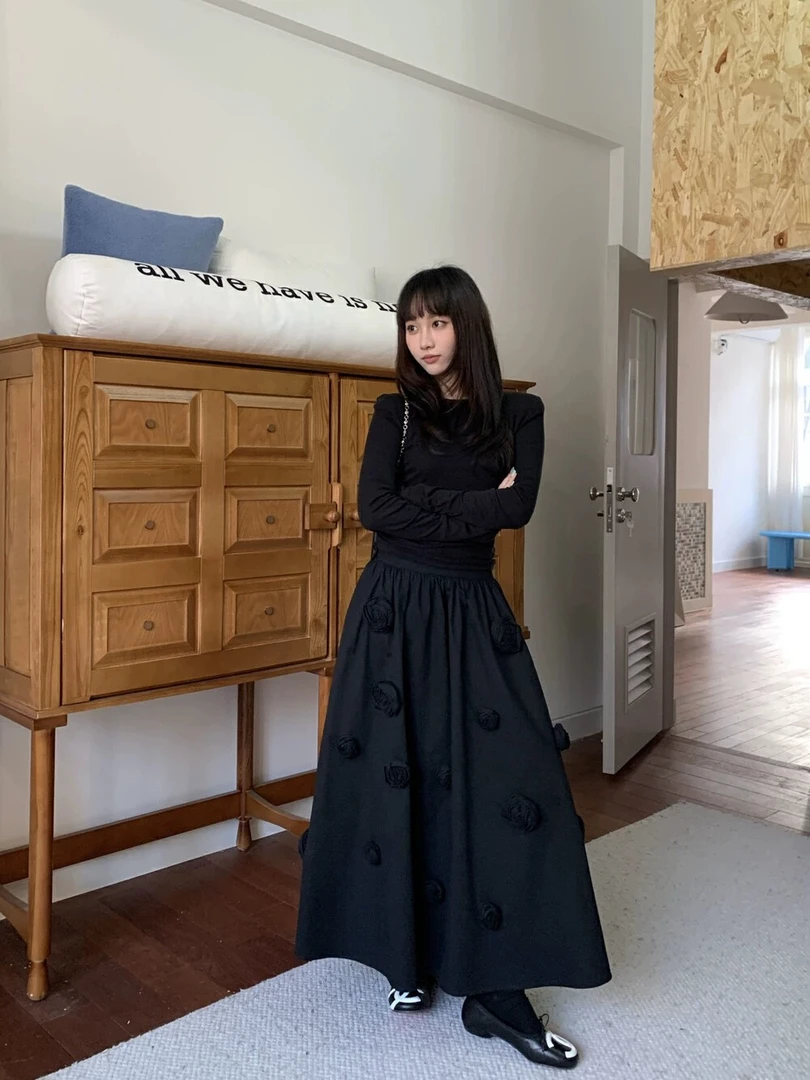 2025春夏新款时尚花朵设计感重工扎花中长款半身裙女高腰显瘦伞裙