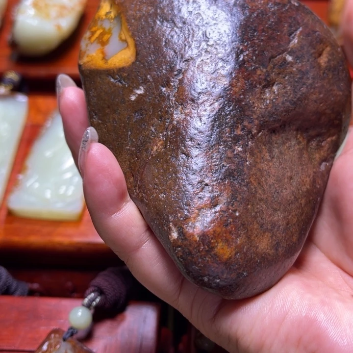 鞍***社颈饰未镶嵌岫岩河磨玉（透闪石质玉）