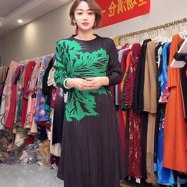 背心褶褶连衣裙大码