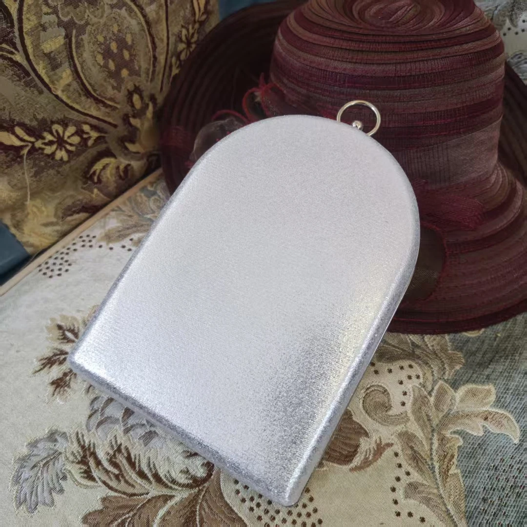 967包包有微瑕疵，颜色图案随机发，no退no换，介意勿拍）瓶子状包包