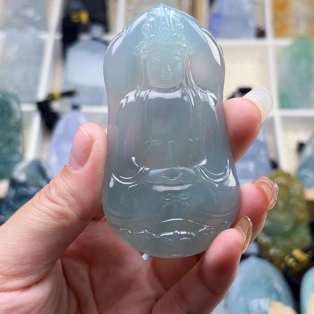 伊***益颈饰未镶嵌翡翠观音