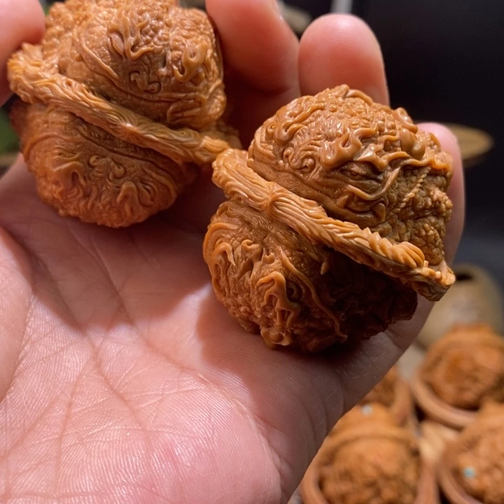 文玩核桃把件纯手工雕刻文玩核桃