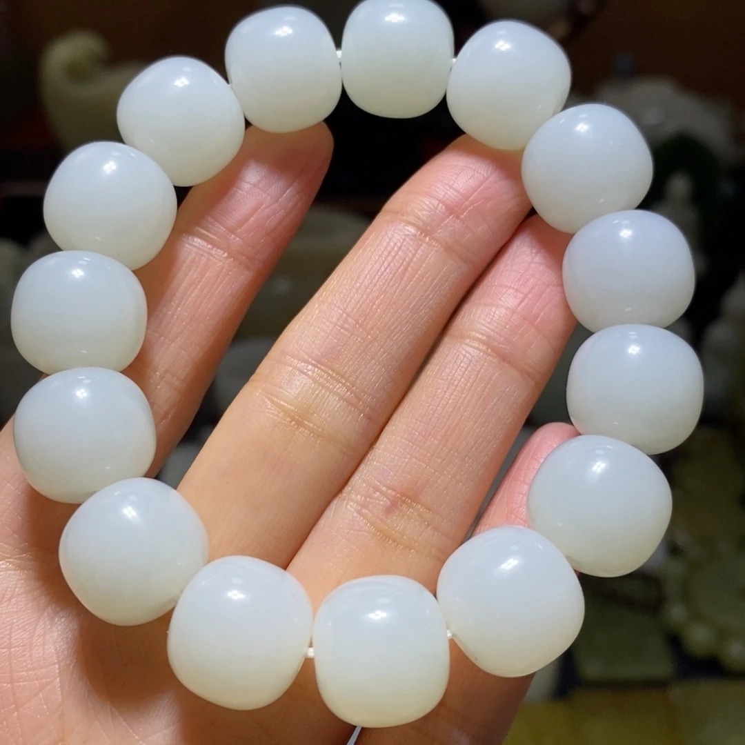 和田玉挂件未镶嵌不****神