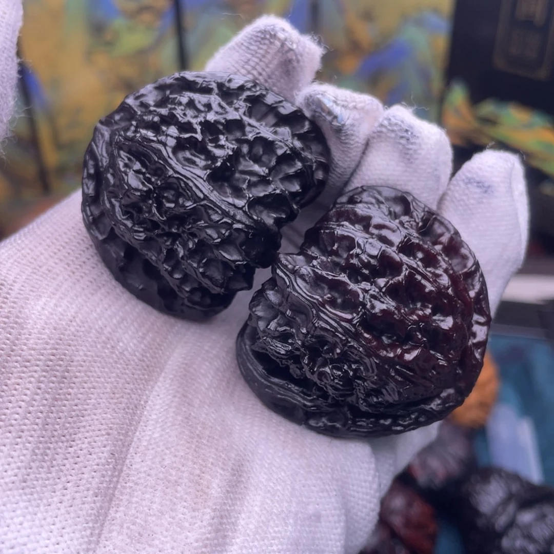 文玩核桃吊坠三角白