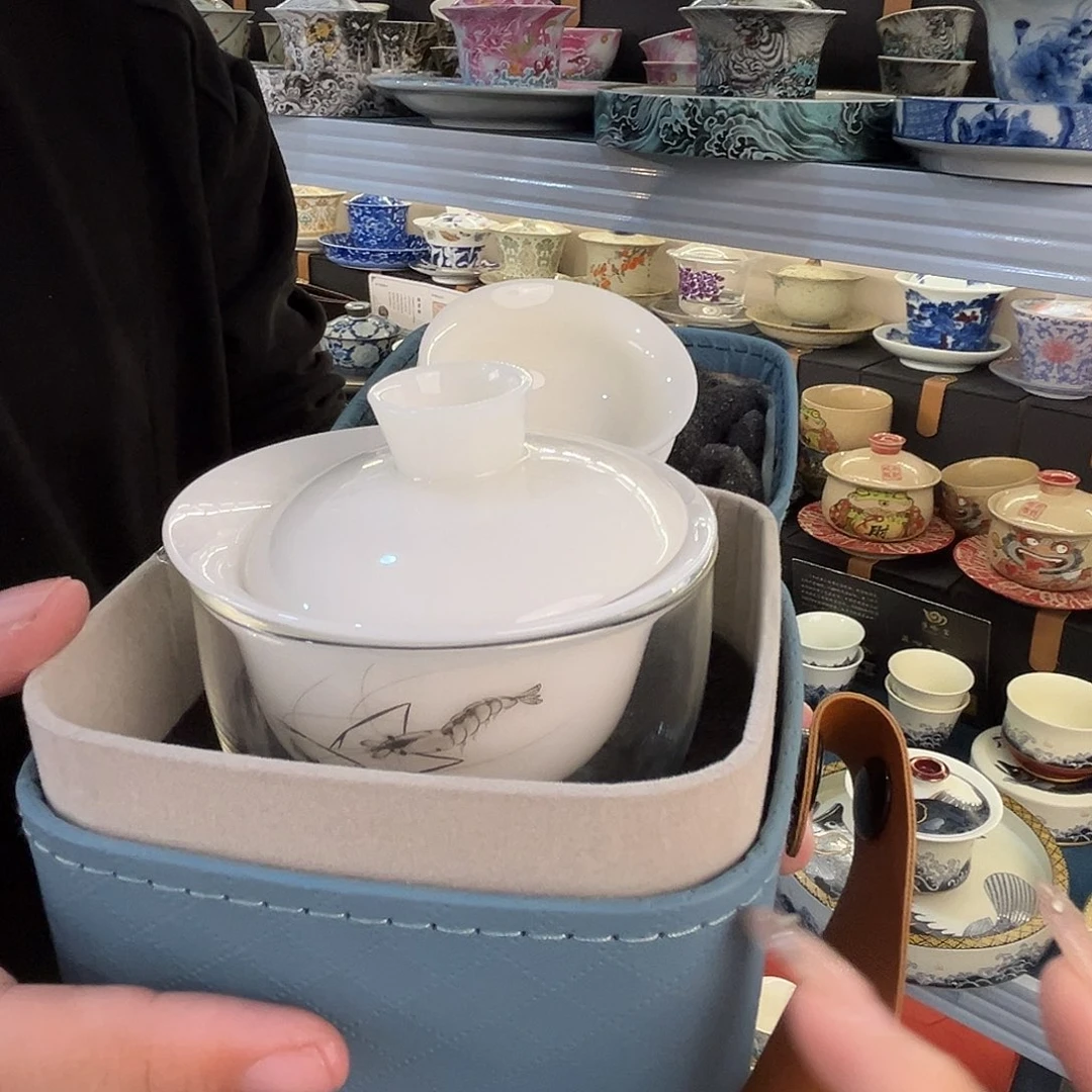 这些盖碗很漂亮！！！