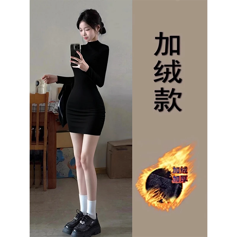 黑色针织包臀连衣裙女2025新款秋冬季大衣内搭加绒加厚打底短裙子