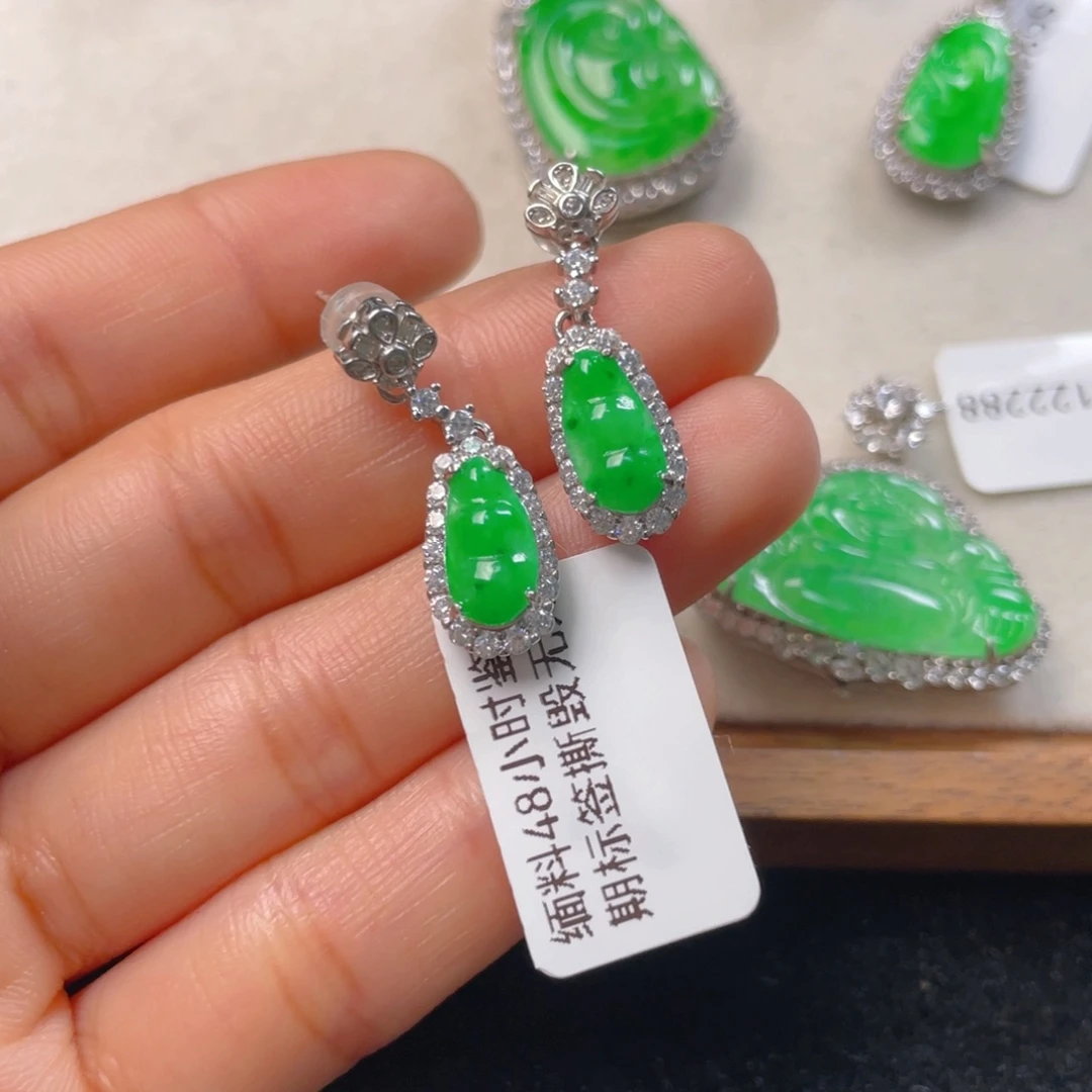 翡翠颈饰银S925镶嵌翡翠