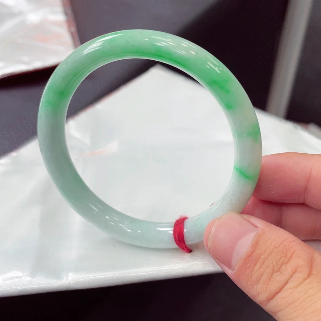 翡翠未镶嵌手镯翡翠