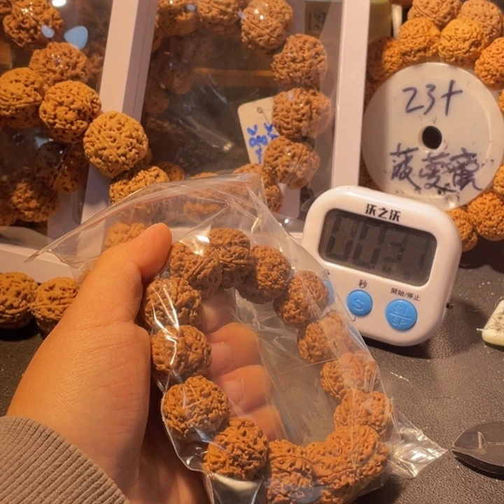 小***）手串金刚菩提这个