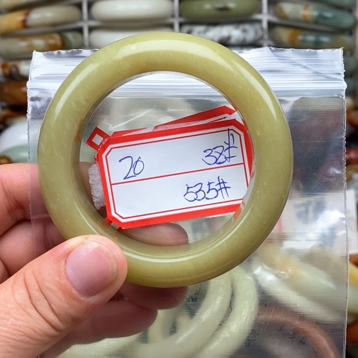 未镶嵌蛇纹石玉颈饰