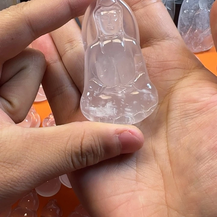 石英质玉未镶嵌颈饰观音