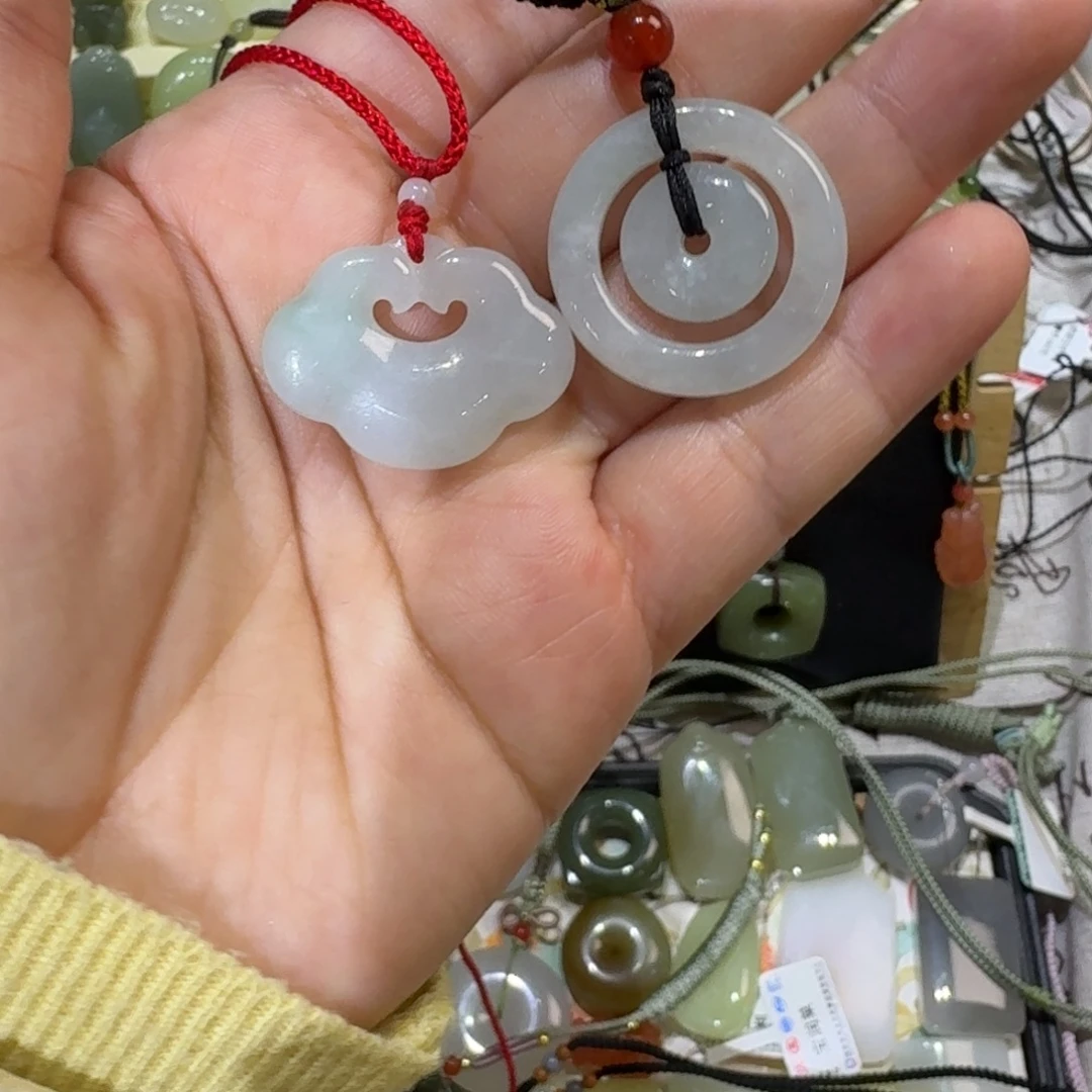 翡翠未镶嵌吊坠(不含链)99元两个