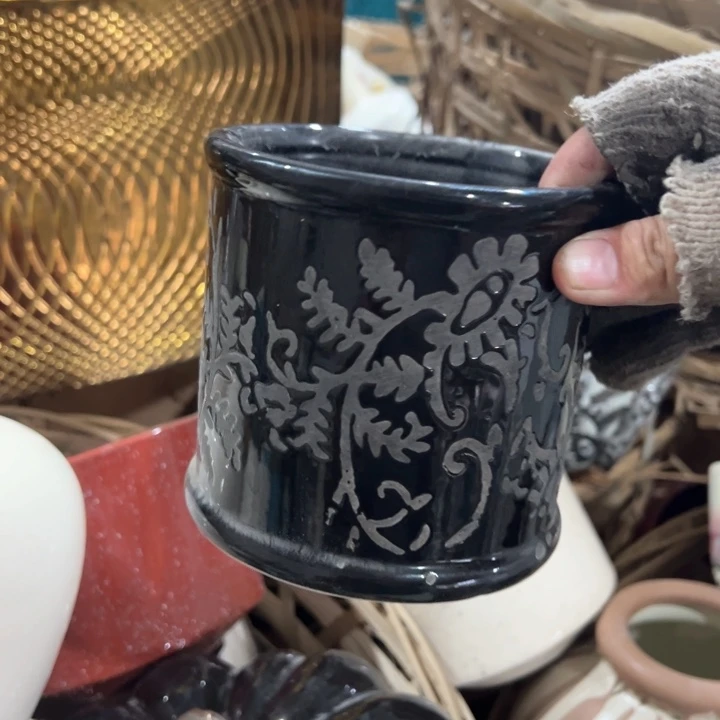 陶瓷花瓶摆件外贸出口（微瑕）高11口10公分