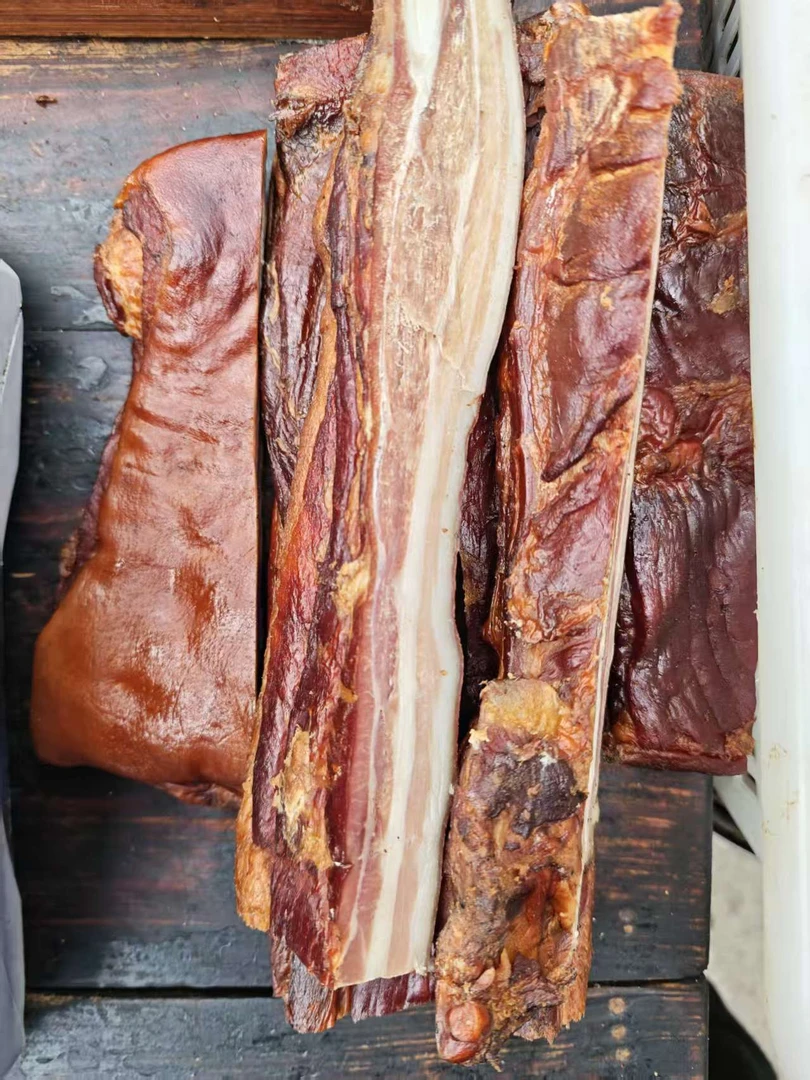 边角料，现场称重农家柴火烟熏腊排骨小块