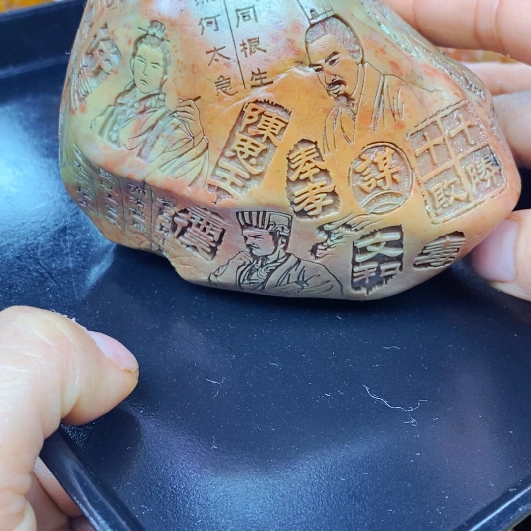 未镶嵌石英质玉（黄龙玉）颈饰