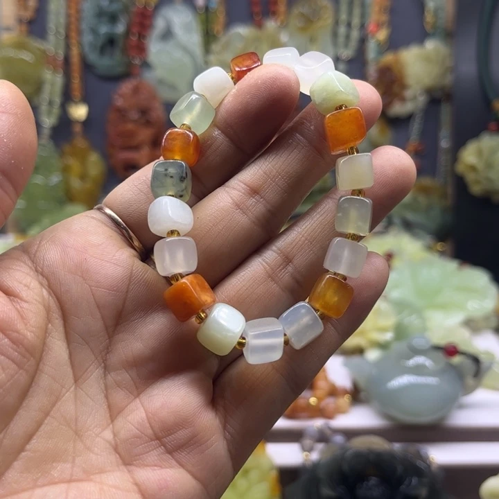 蛇纹石玉未镶嵌颈饰