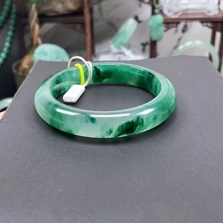 未镶嵌手镯石英质玉