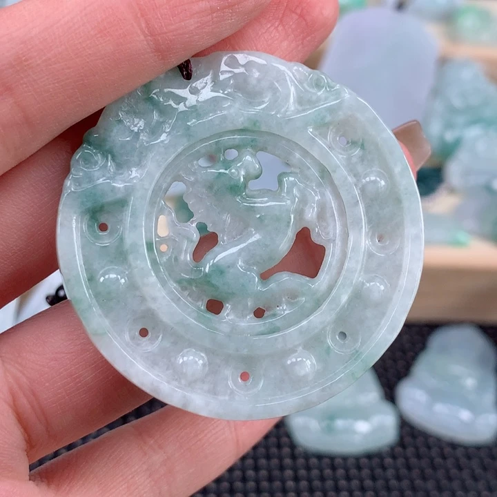 翡翠未镶嵌颈饰翡翠