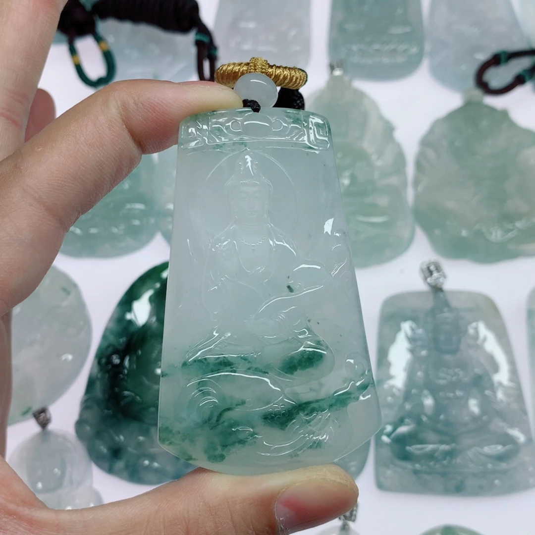 爱***）翡翠未镶嵌颈饰普贤