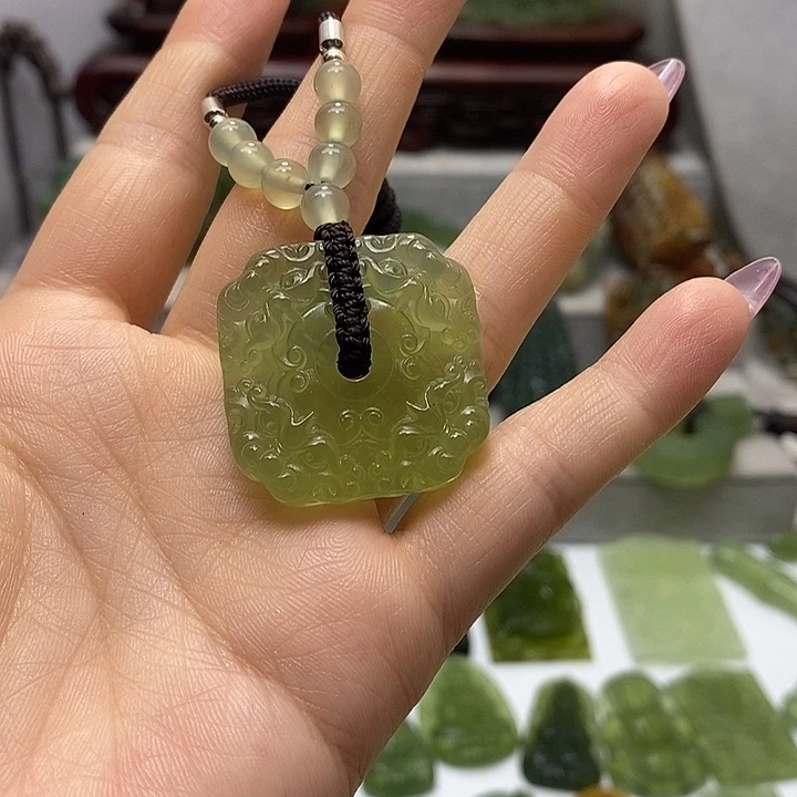 蛇纹石玉未镶嵌挂件