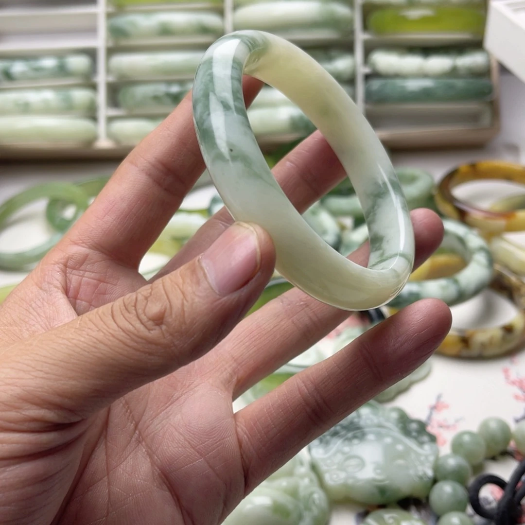 蛇纹石玉未镶嵌手镯俪