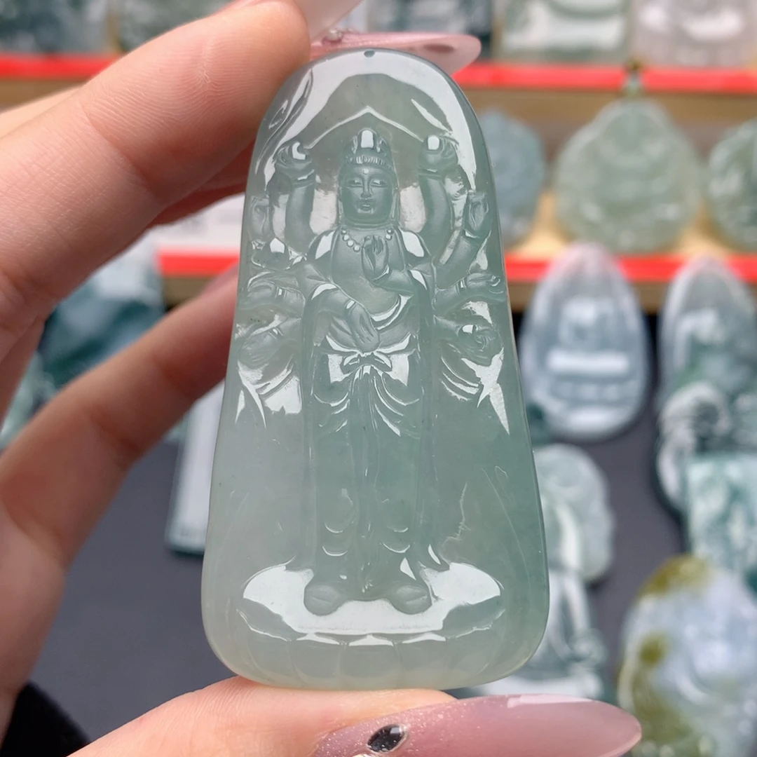 翡翠未镶嵌颈饰千手观音