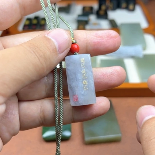颈饰未镶嵌和田玉（糖玉）