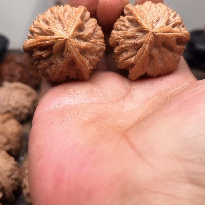 菠***萝文玩核桃吊坠你们都在