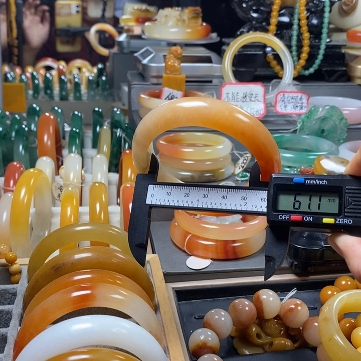 石英质玉（黄龙玉）未镶嵌手镯
