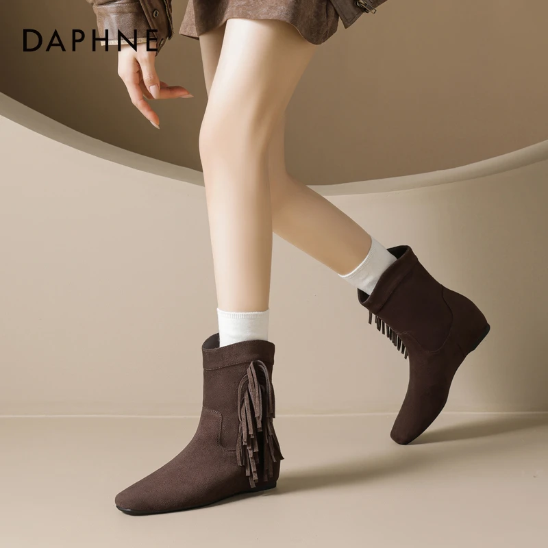 达芙妮品牌正品棕色美拉德尖头短靴女2025秋季爆款流苏西部牛仔靴