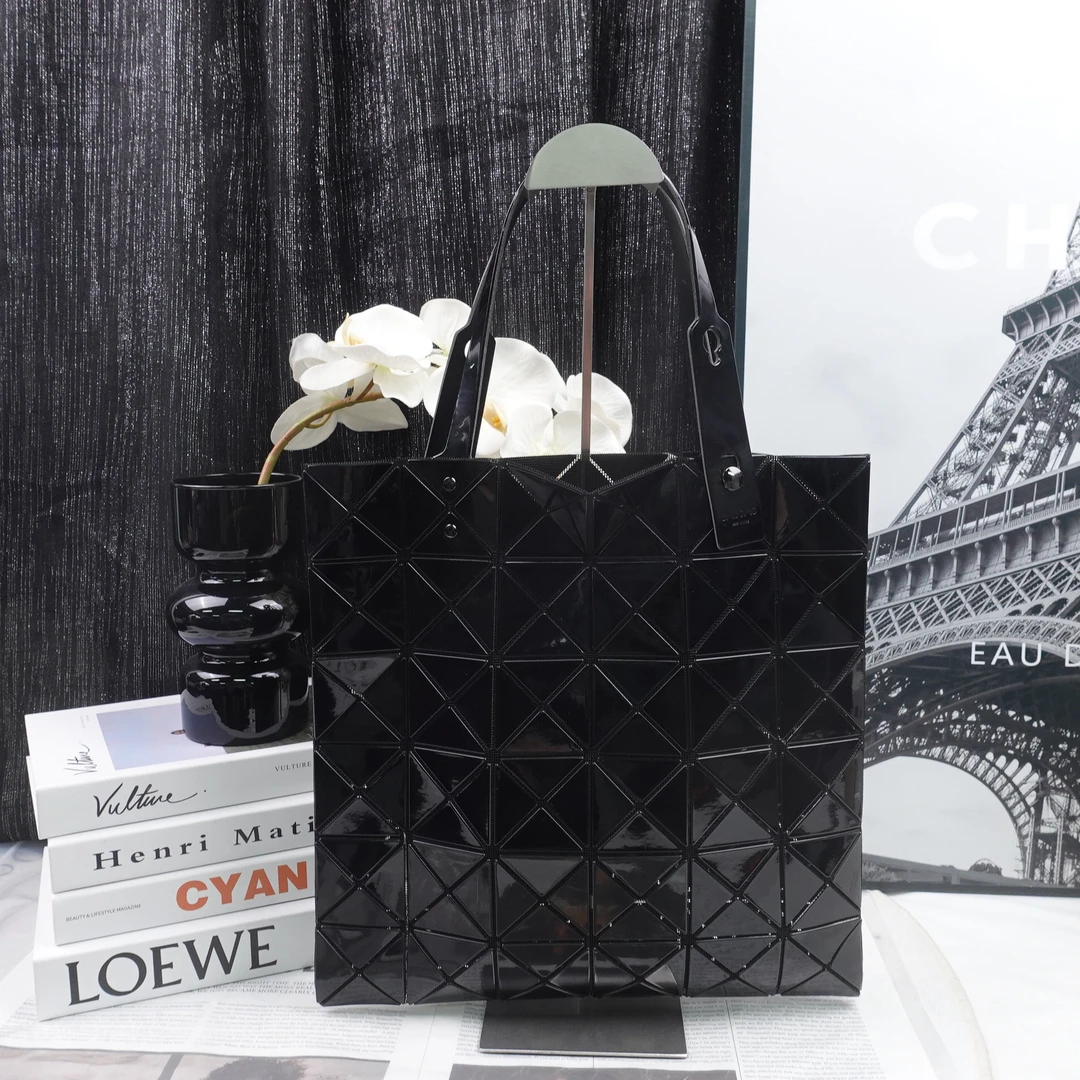 95新 Issey Miyake/三宅一生 单肩包/T10302757