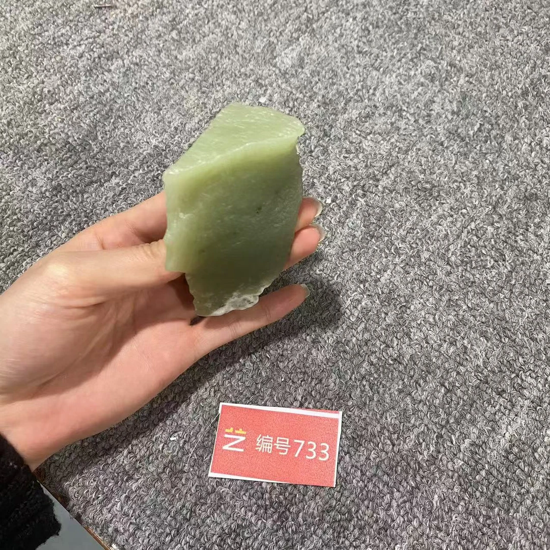 新疆玉料原石发一件编号733