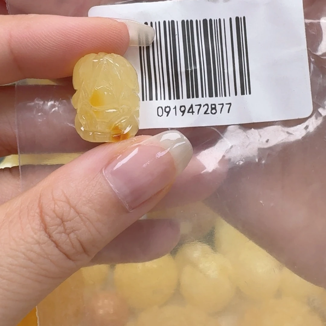 琥珀未镶嵌裸石配饰