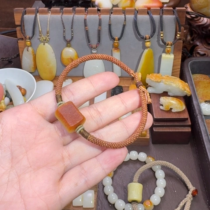 素***净和田玉未镶嵌挂件