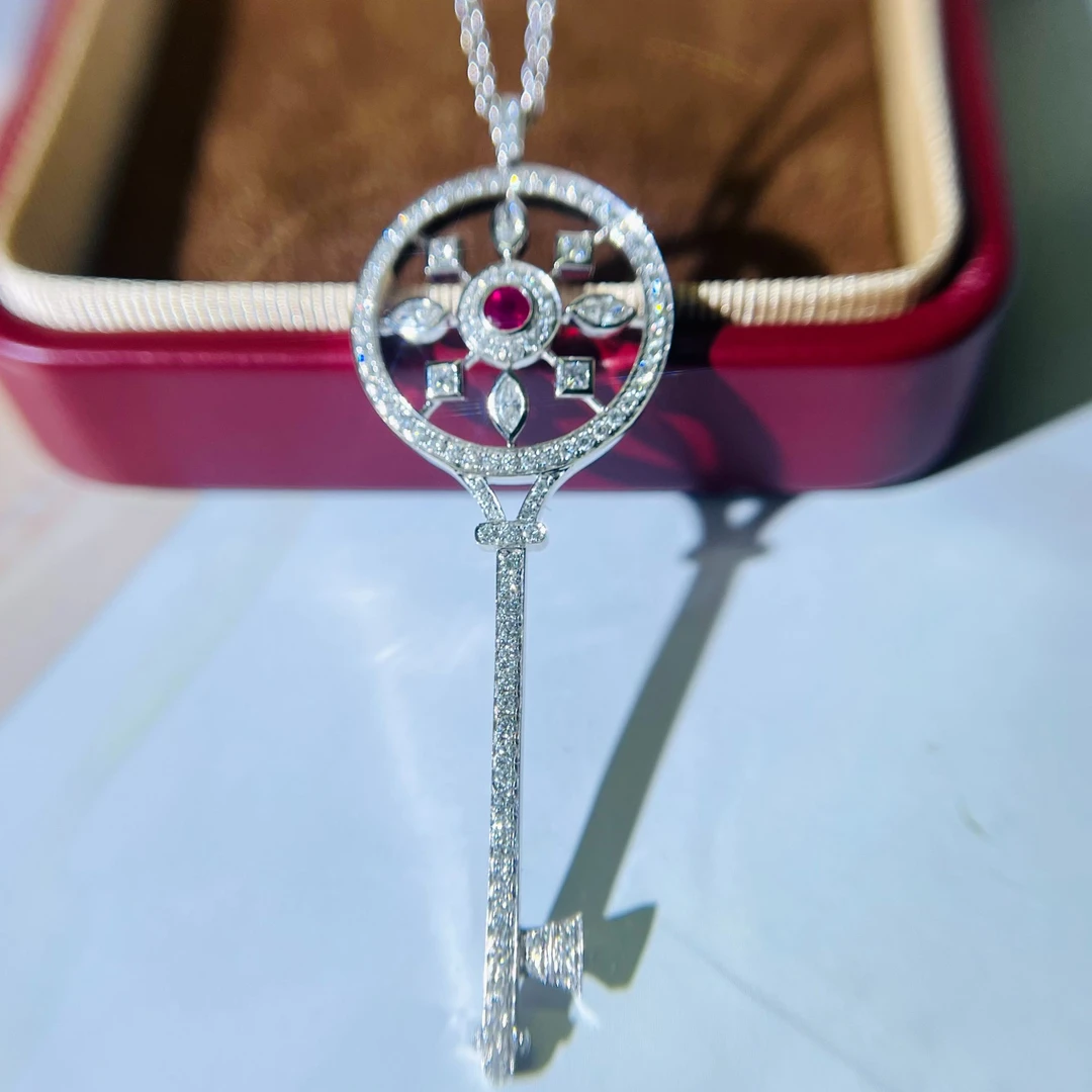 天然钻石18k镶嵌T家钥匙钻石项链K白太阳花心冠锁骨链